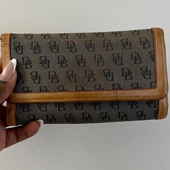 Dooney And Bourke wallet - Picture 8 of 8